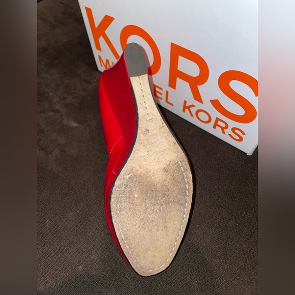 Michael Kors Ruby Red Wedges Size 8 - Picture 3 of 3